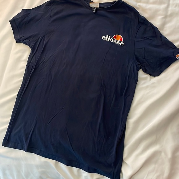 Ellese Mens T-shirt in navy blue, size large, worn one time! Great condition! - Picture 1 of 4